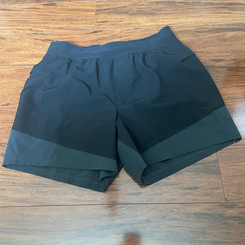 Lululemon mens lined shorts EUC size medium